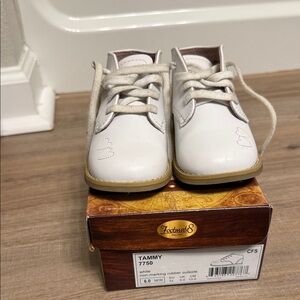 FootMates Tammy White Leather Kids Dress Shoes
